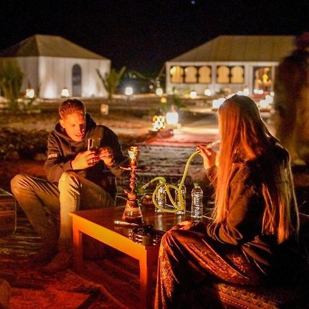 The White Camp - Your Merzouga Luxury Desert Camp & Erg Chebbi Dunes Camel Riding Dış mekan fotoğraf