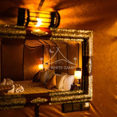 The White Camp - Your Merzouga Luxury Desert Camp & Erg Chebbi Dunes Camel Riding Dış mekan fotoğraf