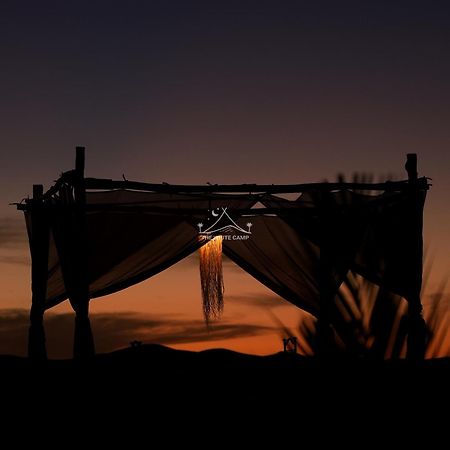 The White Camp - Your Merzouga Luxury Desert Camp & Erg Chebbi Dunes Camel Riding Dış mekan fotoğraf