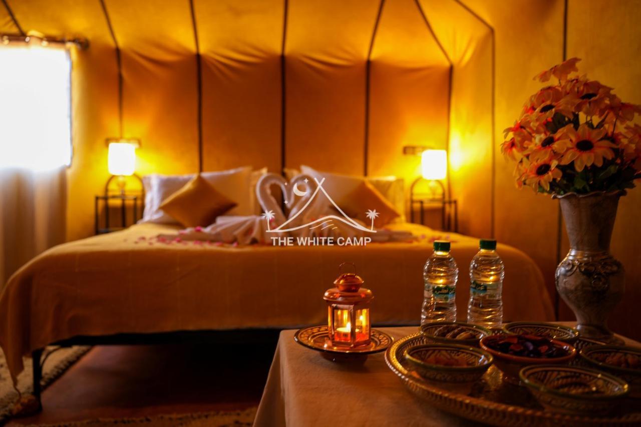 The White Camp - Your Merzouga Luxury Desert Camp & Erg Chebbi Dunes Camel Riding Dış mekan fotoğraf