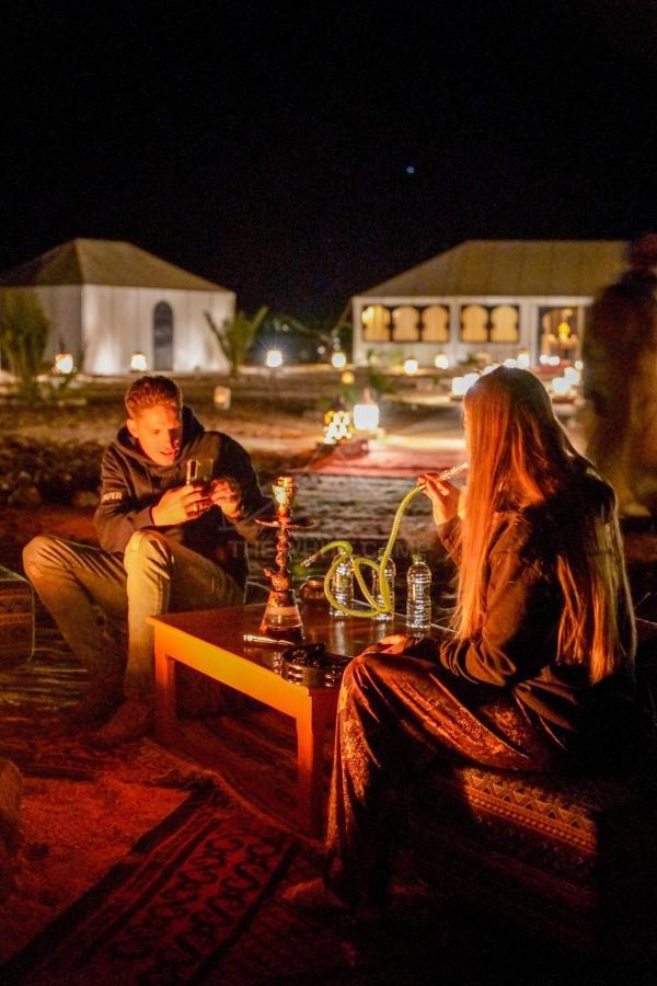 The White Camp - Your Merzouga Luxury Desert Camp & Erg Chebbi Dunes Camel Riding Dış mekan fotoğraf