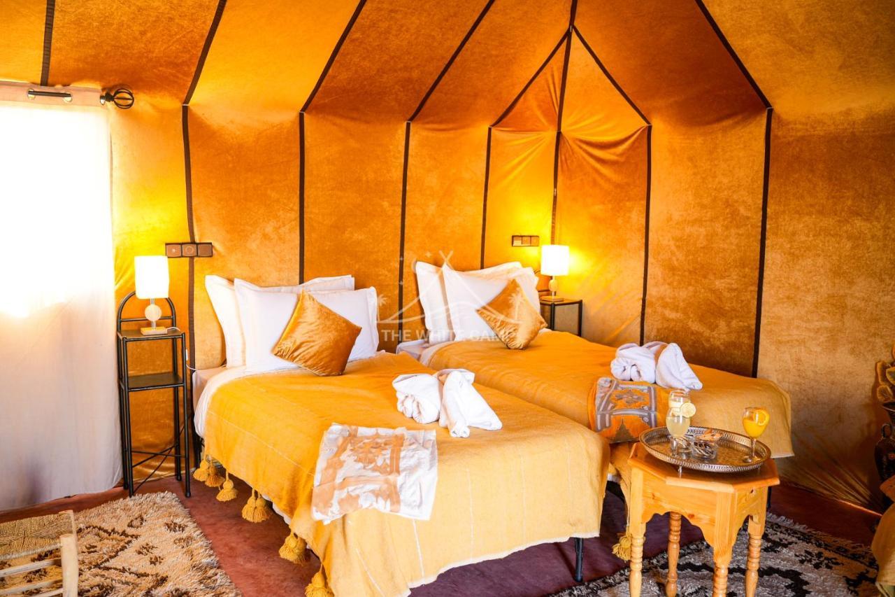 The White Camp - Your Merzouga Luxury Desert Camp & Erg Chebbi Dunes Camel Riding Dış mekan fotoğraf