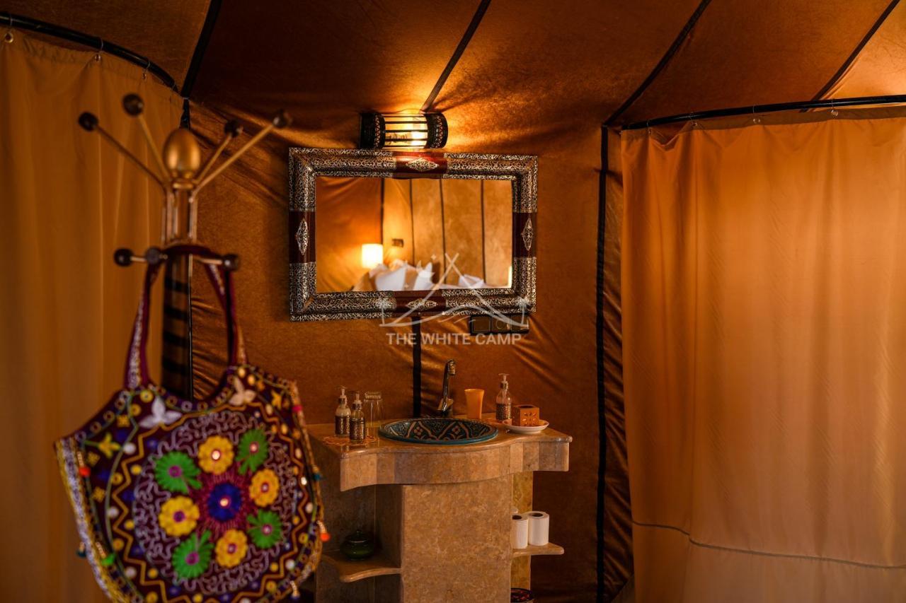 The White Camp - Your Merzouga Luxury Desert Camp & Erg Chebbi Dunes Camel Riding Dış mekan fotoğraf
