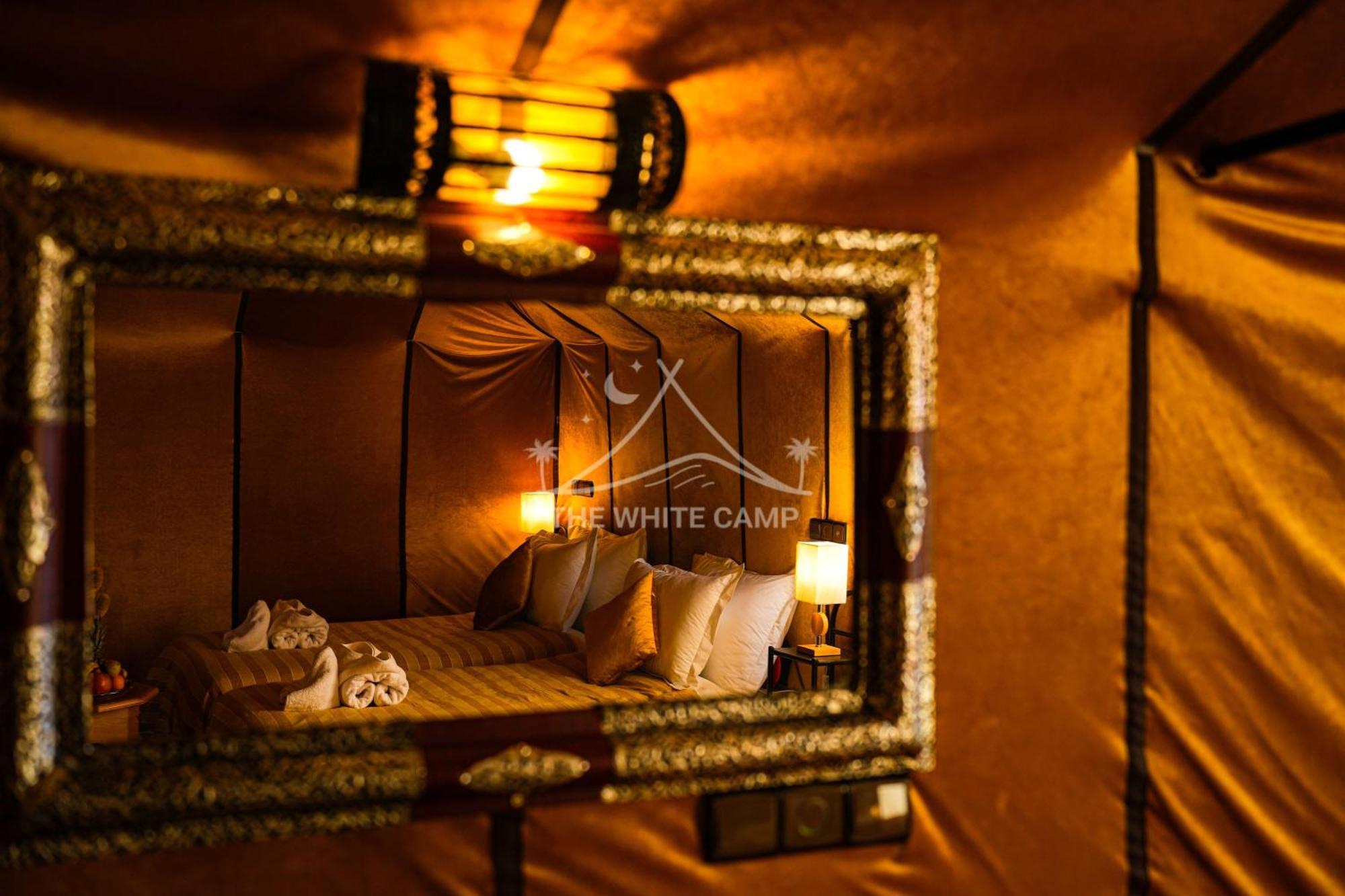 The White Camp - Your Merzouga Luxury Desert Camp & Erg Chebbi Dunes Camel Riding Dış mekan fotoğraf