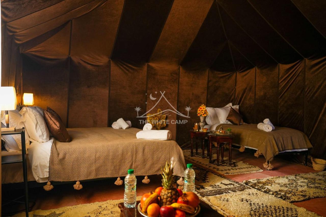 The White Camp - Your Merzouga Luxury Desert Camp & Erg Chebbi Dunes Camel Riding Dış mekan fotoğraf