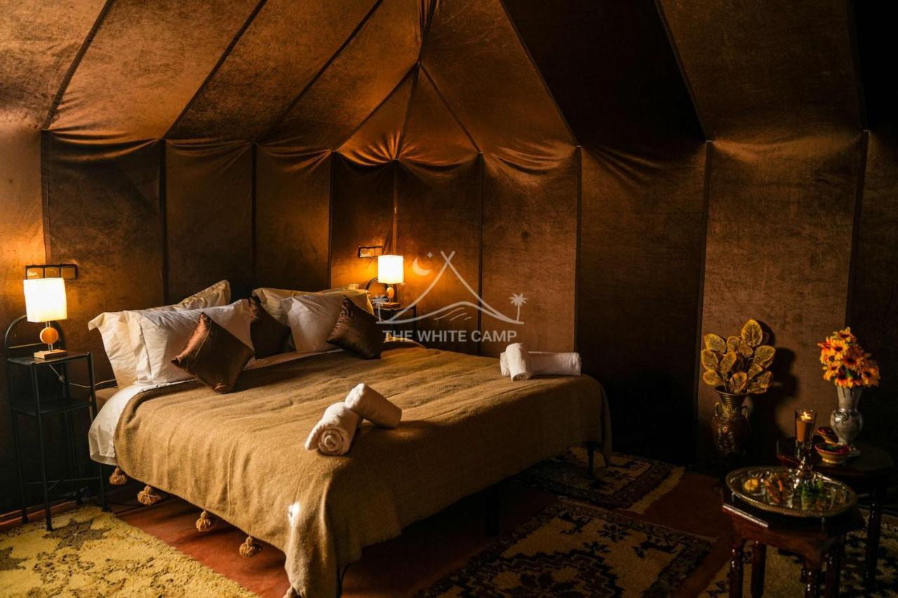 The White Camp - Your Merzouga Luxury Desert Camp & Erg Chebbi Dunes Camel Riding Dış mekan fotoğraf
