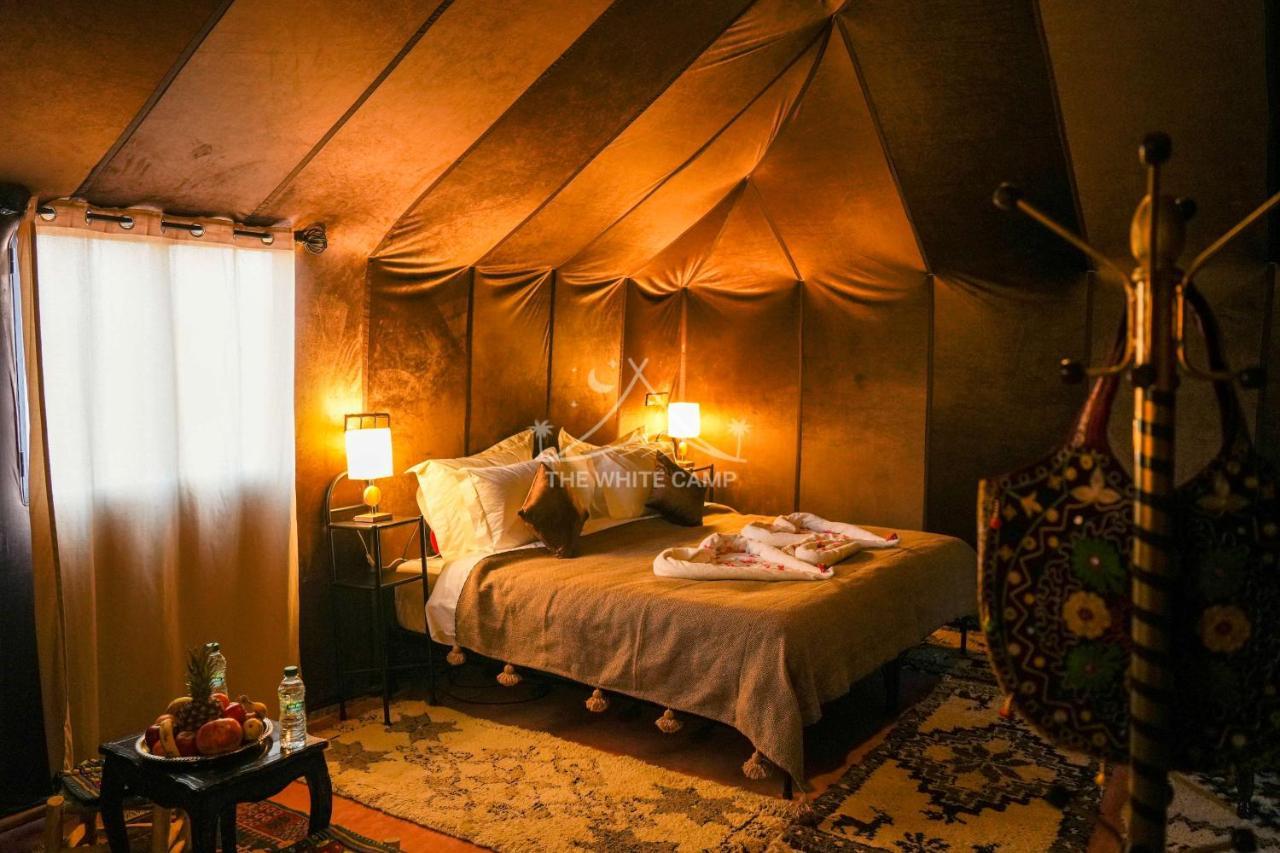 The White Camp - Your Merzouga Luxury Desert Camp & Erg Chebbi Dunes Camel Riding Dış mekan fotoğraf