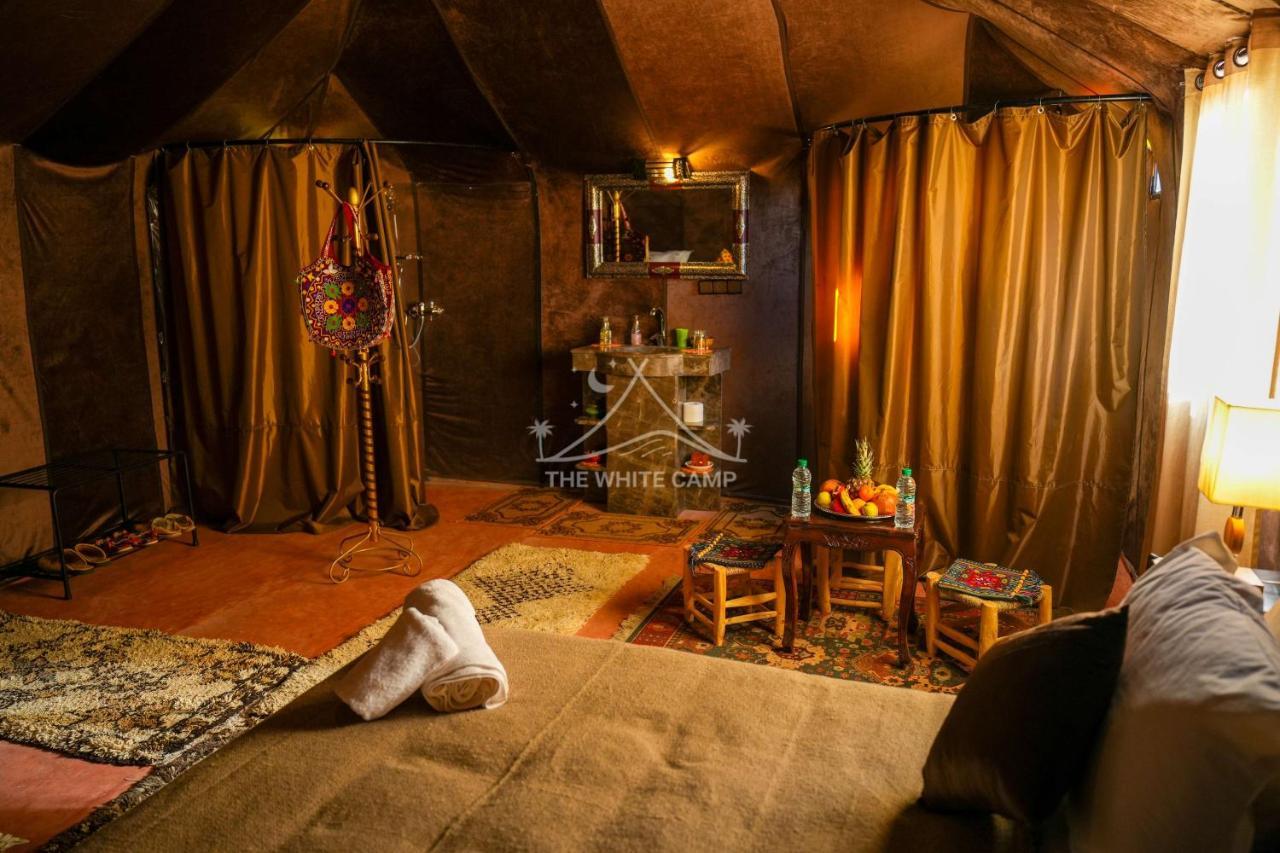 The White Camp - Your Merzouga Luxury Desert Camp & Erg Chebbi Dunes Camel Riding Dış mekan fotoğraf