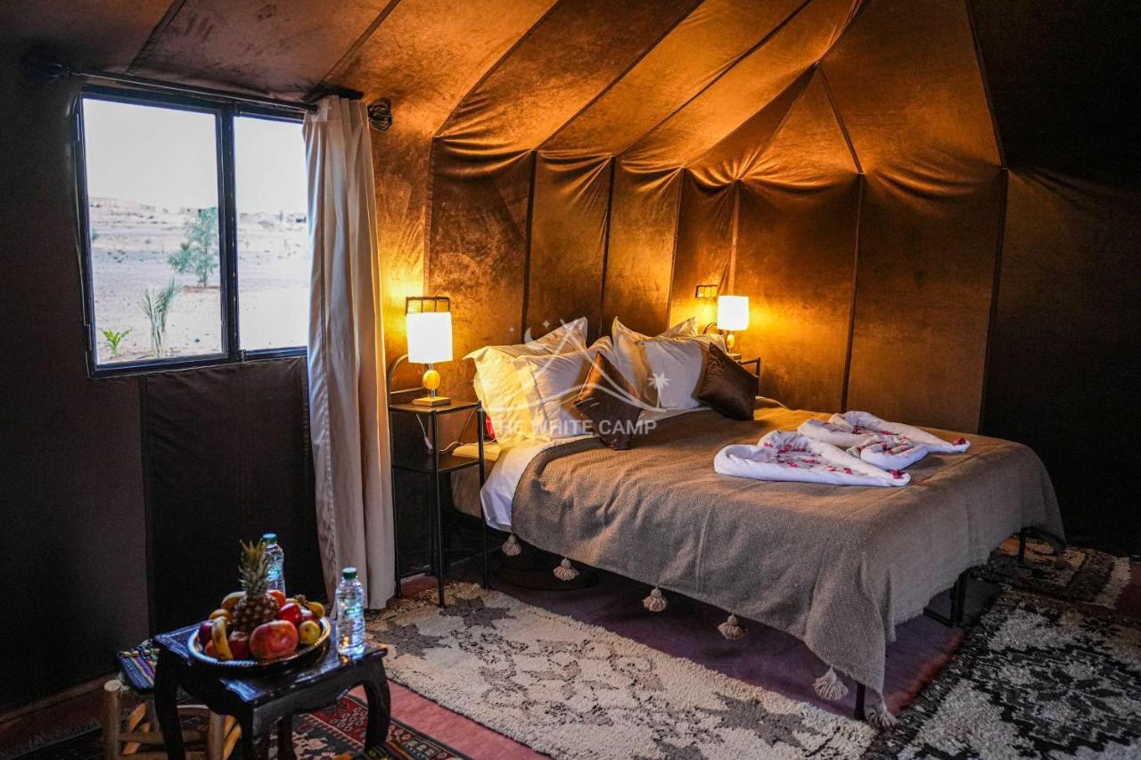 The White Camp - Your Merzouga Luxury Desert Camp & Erg Chebbi Dunes Camel Riding Dış mekan fotoğraf