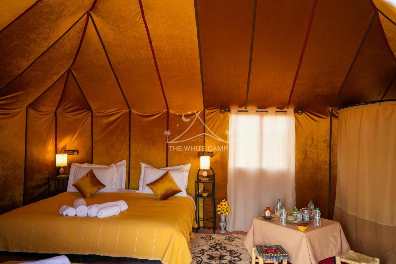 The White Camp - Your Merzouga Luxury Desert Camp & Erg Chebbi Dunes Camel Riding Dış mekan fotoğraf