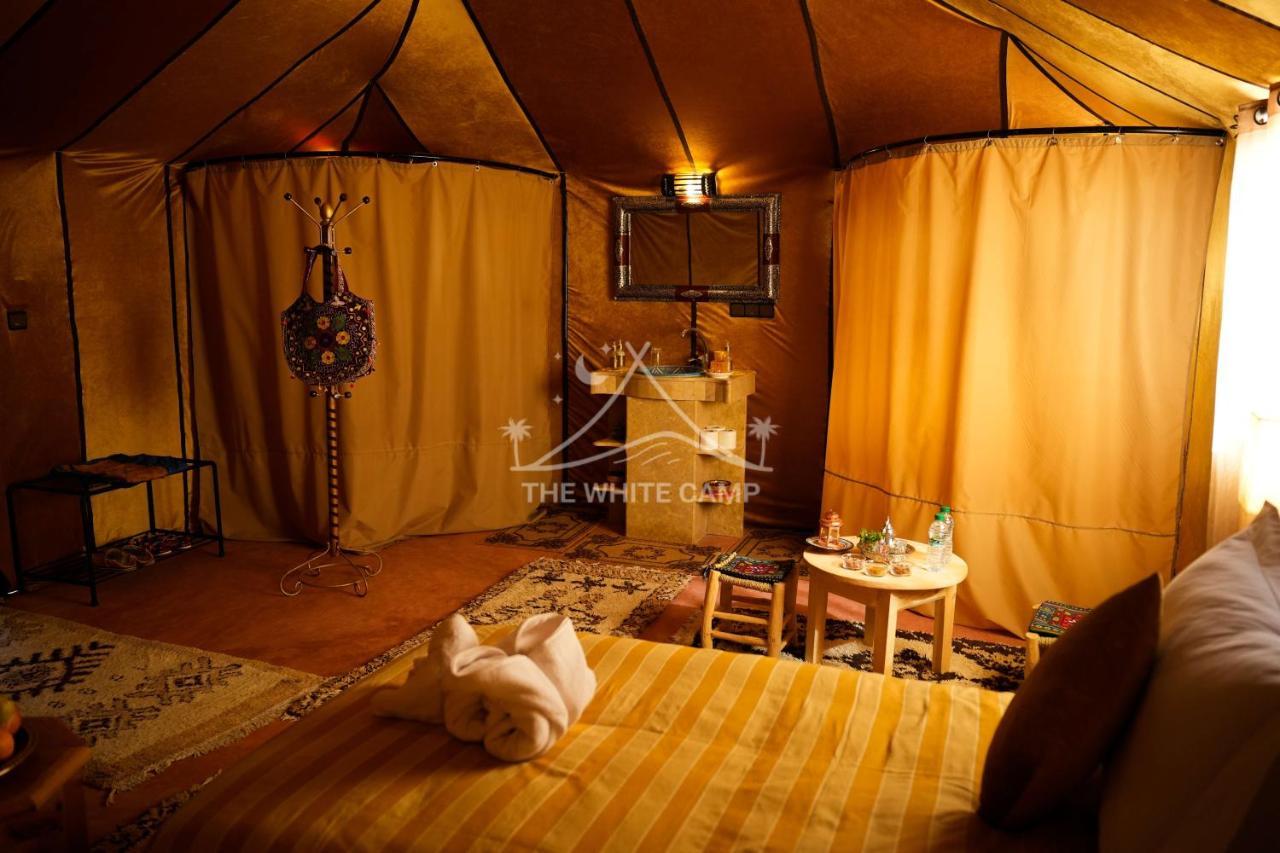 The White Camp - Your Merzouga Luxury Desert Camp & Erg Chebbi Dunes Camel Riding Dış mekan fotoğraf