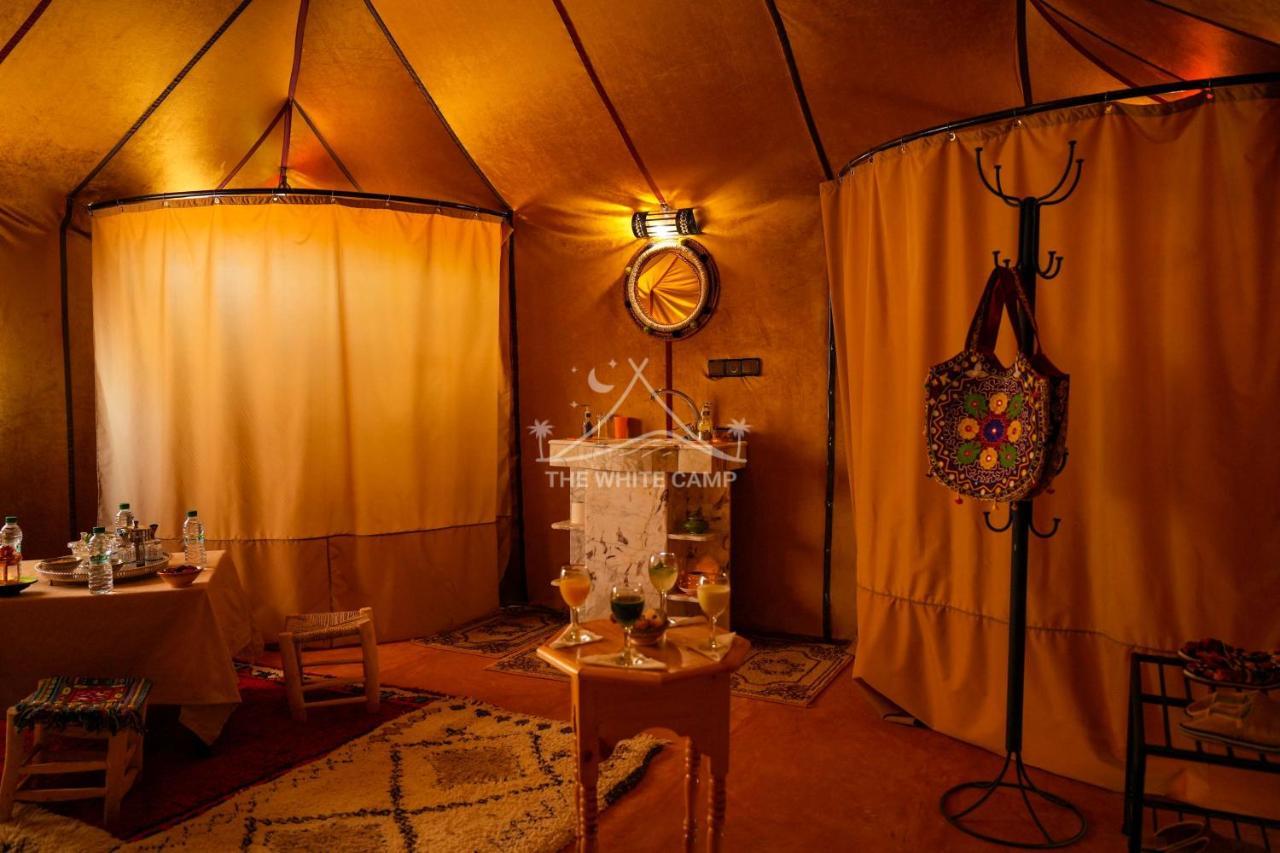 The White Camp - Your Merzouga Luxury Desert Camp & Erg Chebbi Dunes Camel Riding Dış mekan fotoğraf