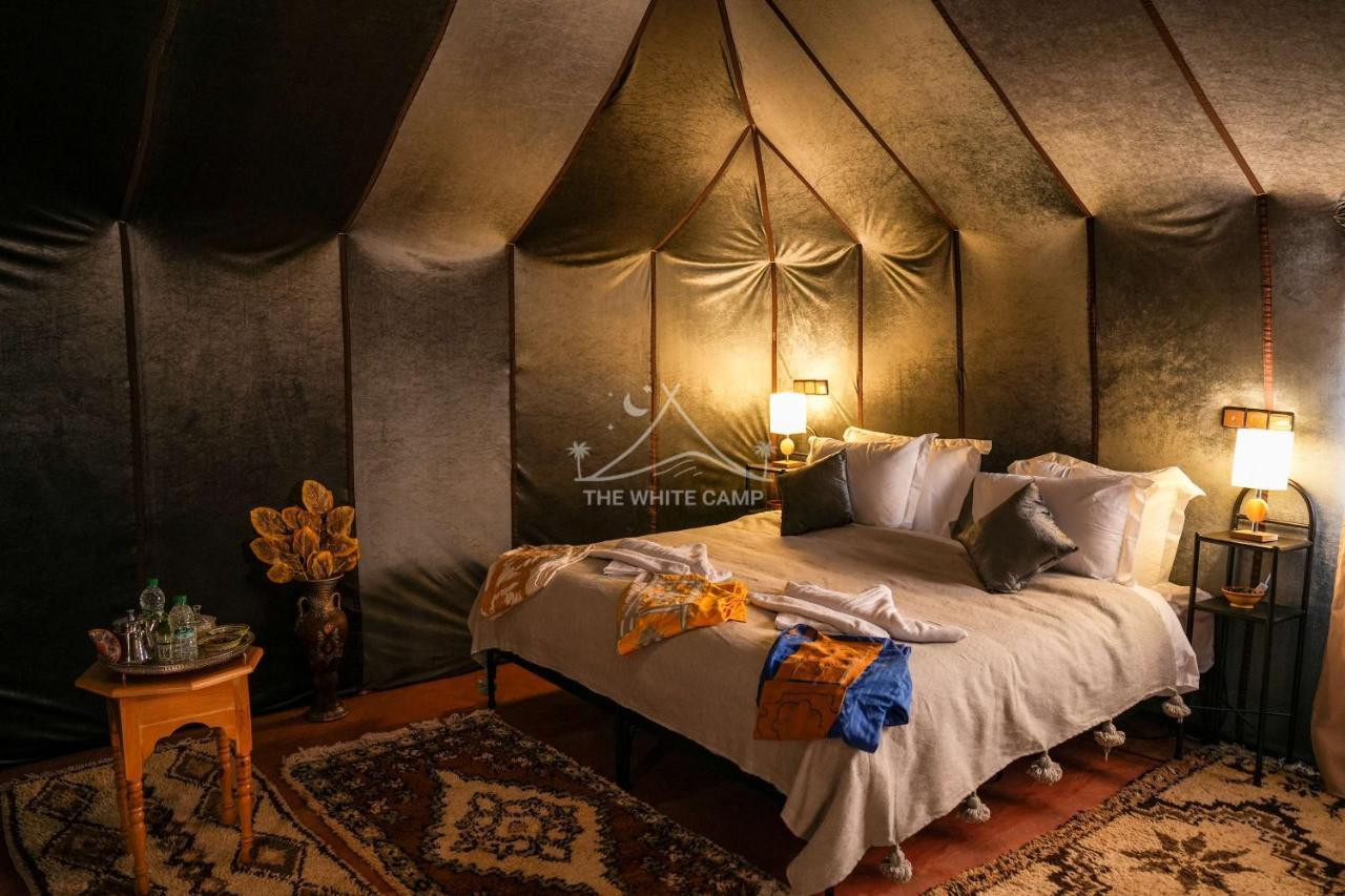 The White Camp - Your Merzouga Luxury Desert Camp & Erg Chebbi Dunes Camel Riding Dış mekan fotoğraf