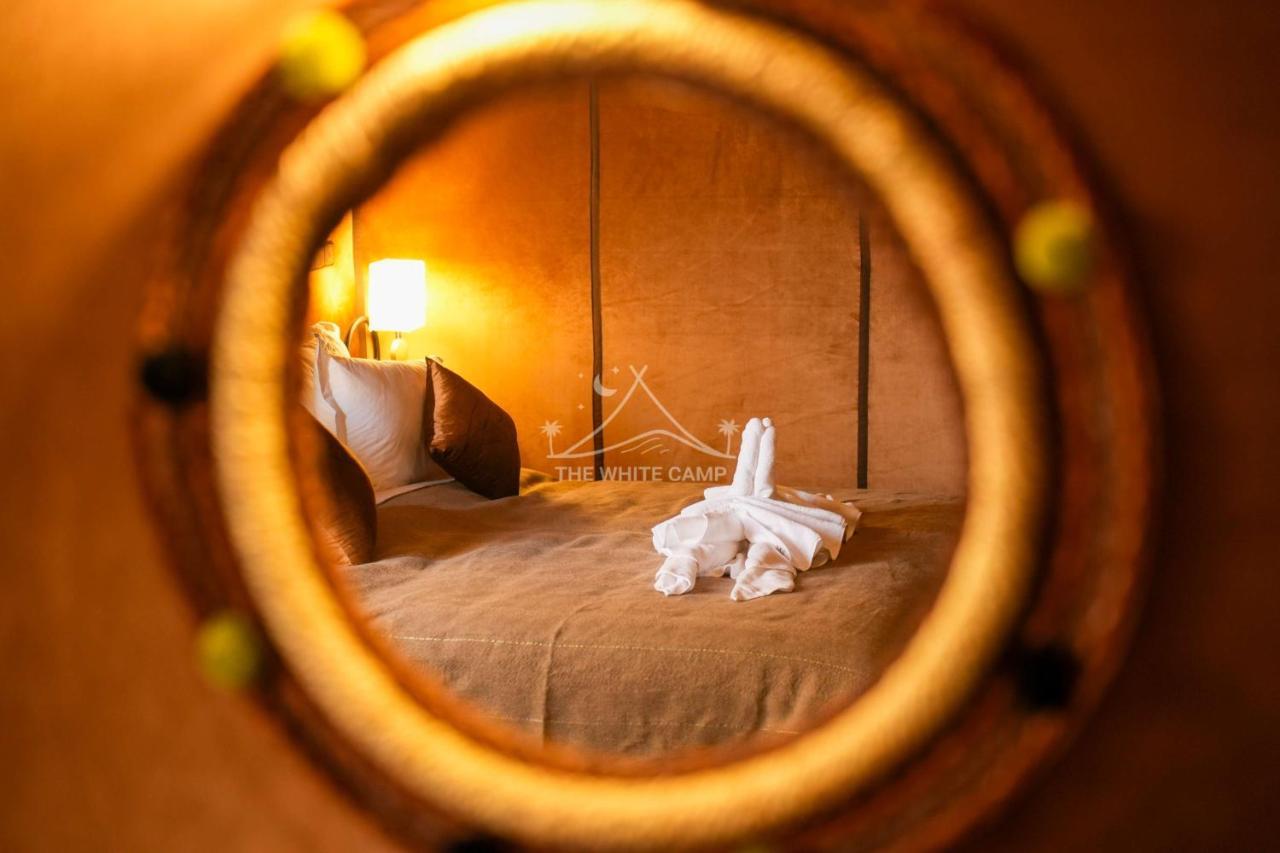The White Camp - Your Merzouga Luxury Desert Camp & Erg Chebbi Dunes Camel Riding Dış mekan fotoğraf