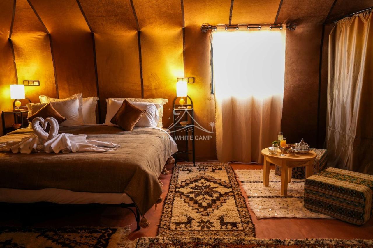 The White Camp - Your Merzouga Luxury Desert Camp & Erg Chebbi Dunes Camel Riding Dış mekan fotoğraf