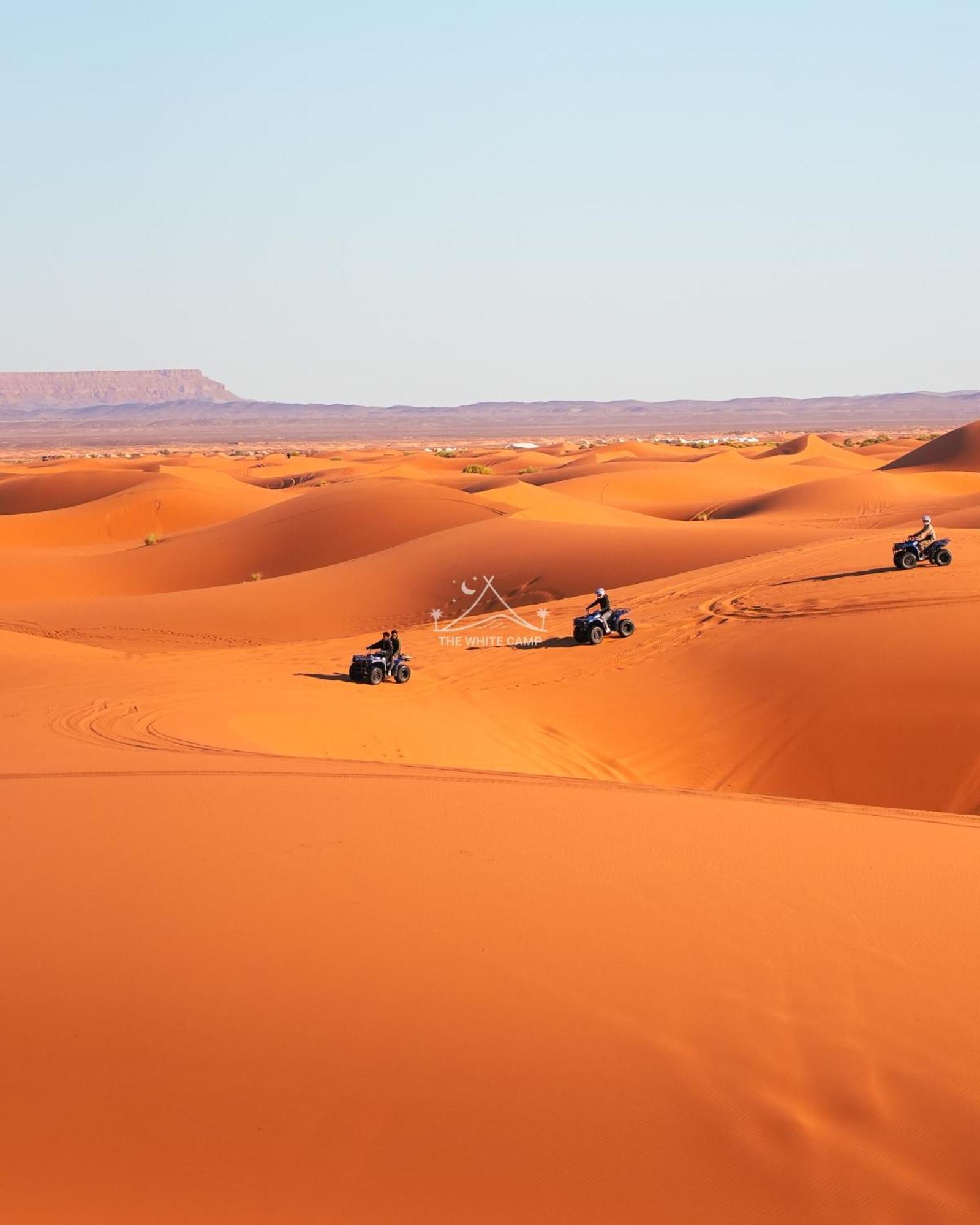 The White Camp - Your Merzouga Luxury Desert Camp & Erg Chebbi Dunes Camel Riding Dış mekan fotoğraf