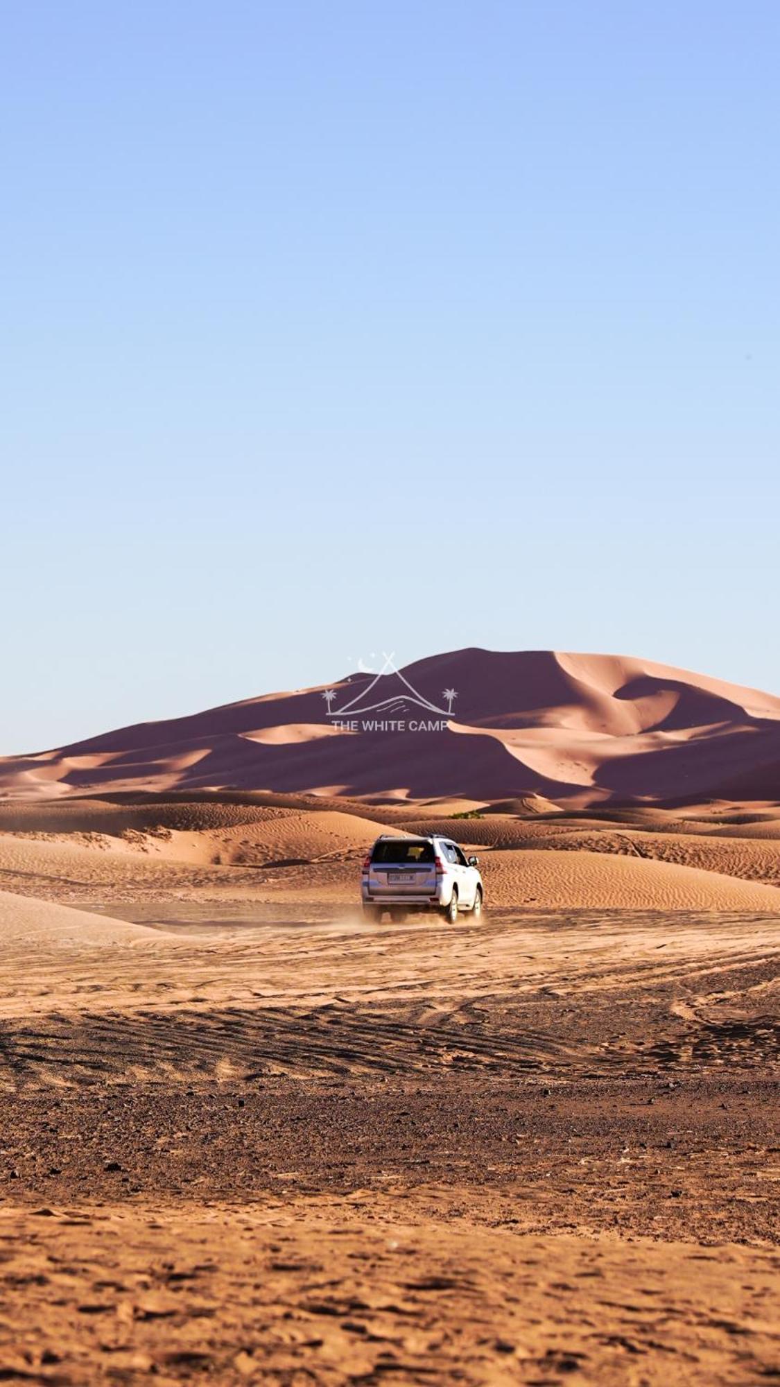 The White Camp - Your Merzouga Luxury Desert Camp & Erg Chebbi Dunes Camel Riding Dış mekan fotoğraf