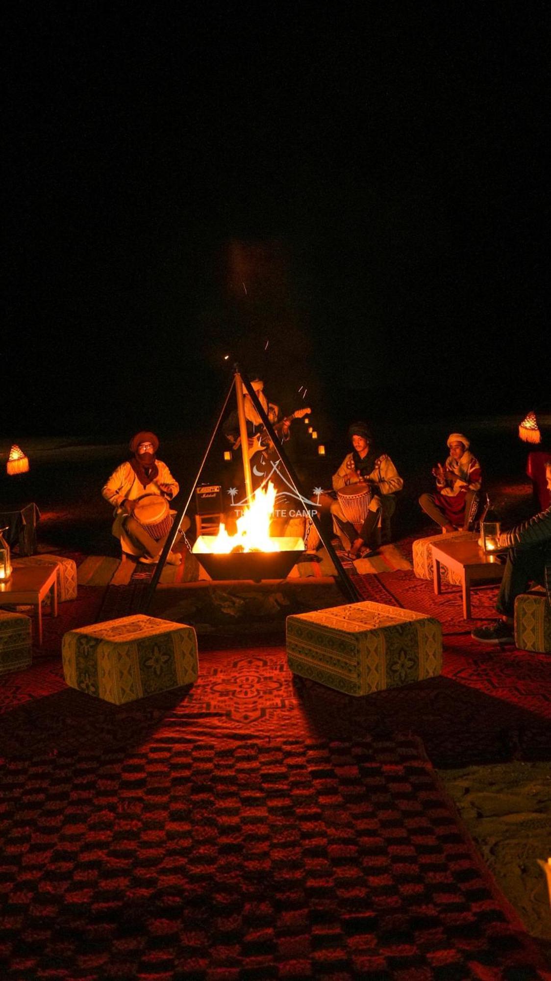 The White Camp - Your Merzouga Luxury Desert Camp & Erg Chebbi Dunes Camel Riding Dış mekan fotoğraf