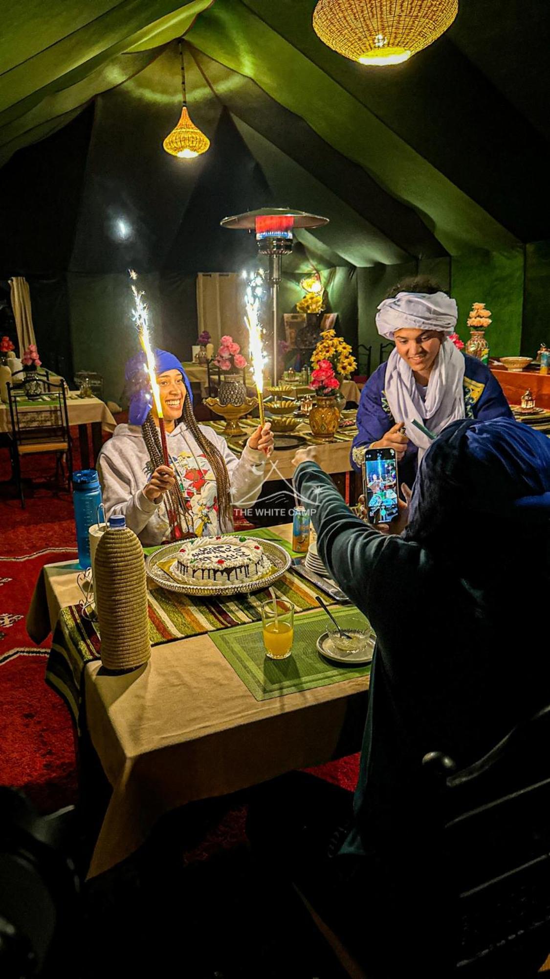 The White Camp - Your Merzouga Luxury Desert Camp & Erg Chebbi Dunes Camel Riding Dış mekan fotoğraf