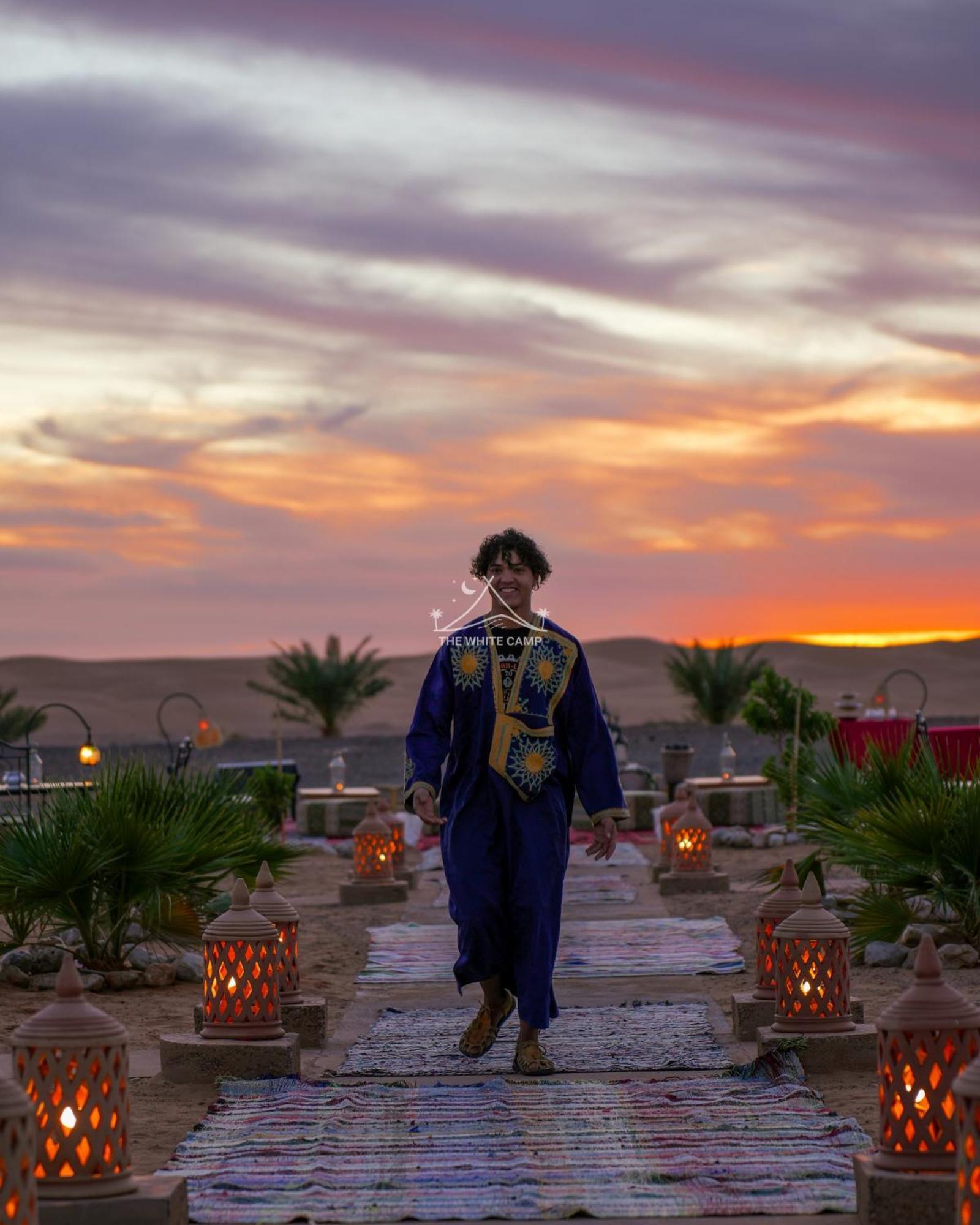 The White Camp - Your Merzouga Luxury Desert Camp & Erg Chebbi Dunes Camel Riding Dış mekan fotoğraf