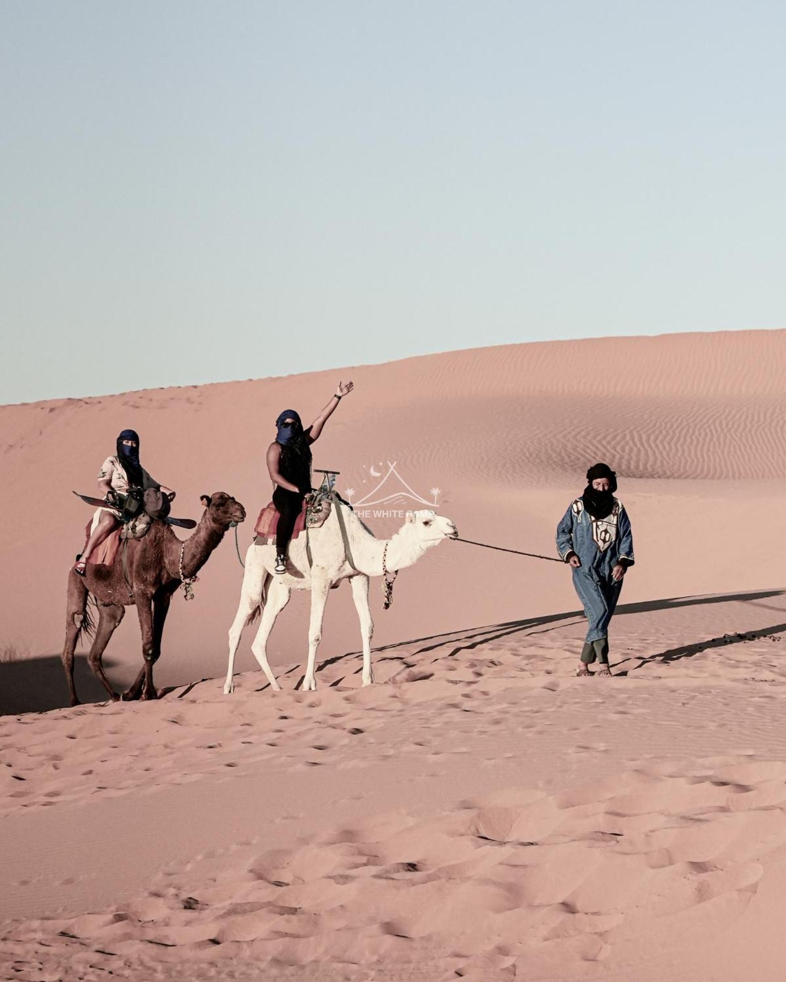 The White Camp - Your Merzouga Luxury Desert Camp & Erg Chebbi Dunes Camel Riding Dış mekan fotoğraf
