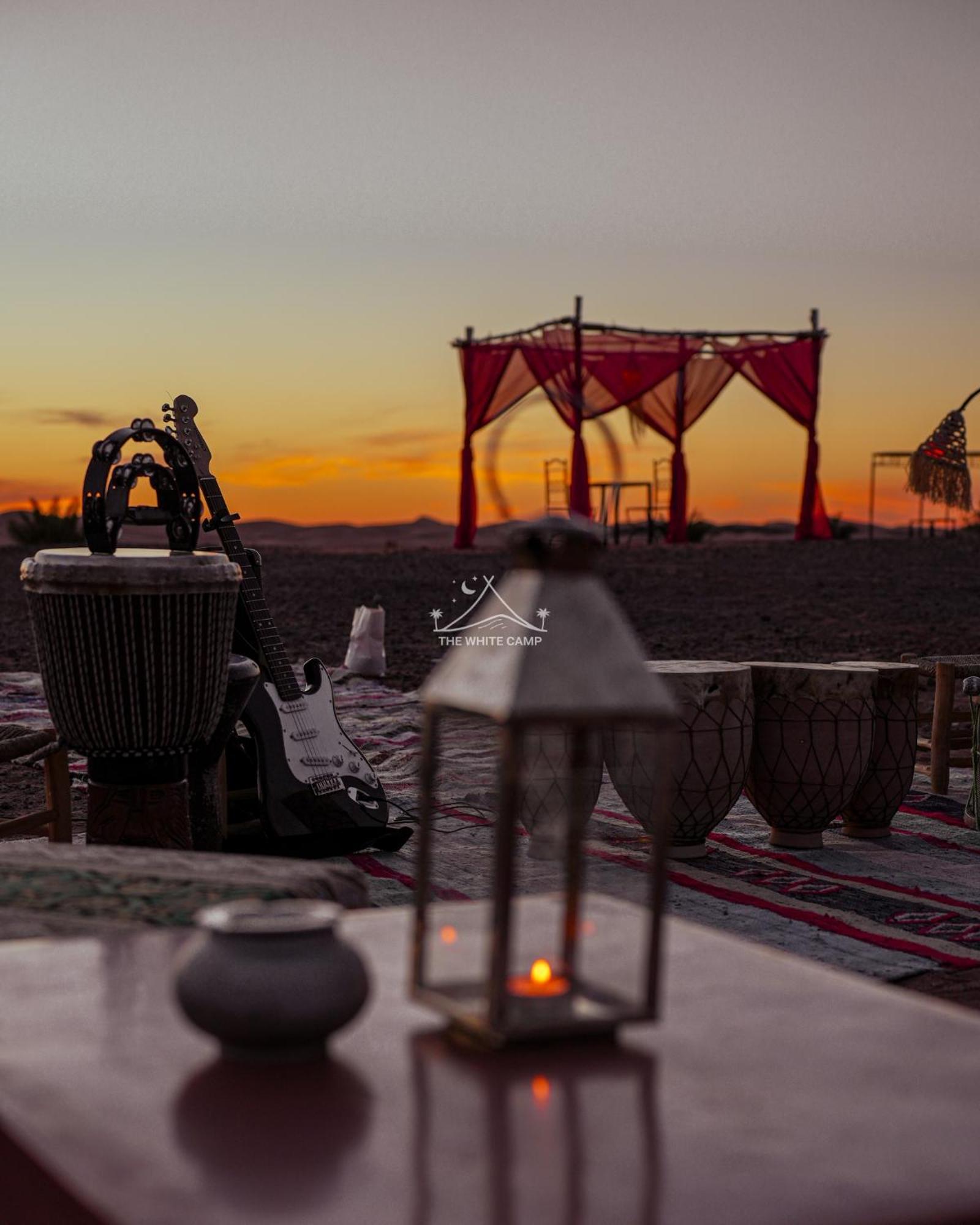 The White Camp - Your Merzouga Luxury Desert Camp & Erg Chebbi Dunes Camel Riding Dış mekan fotoğraf