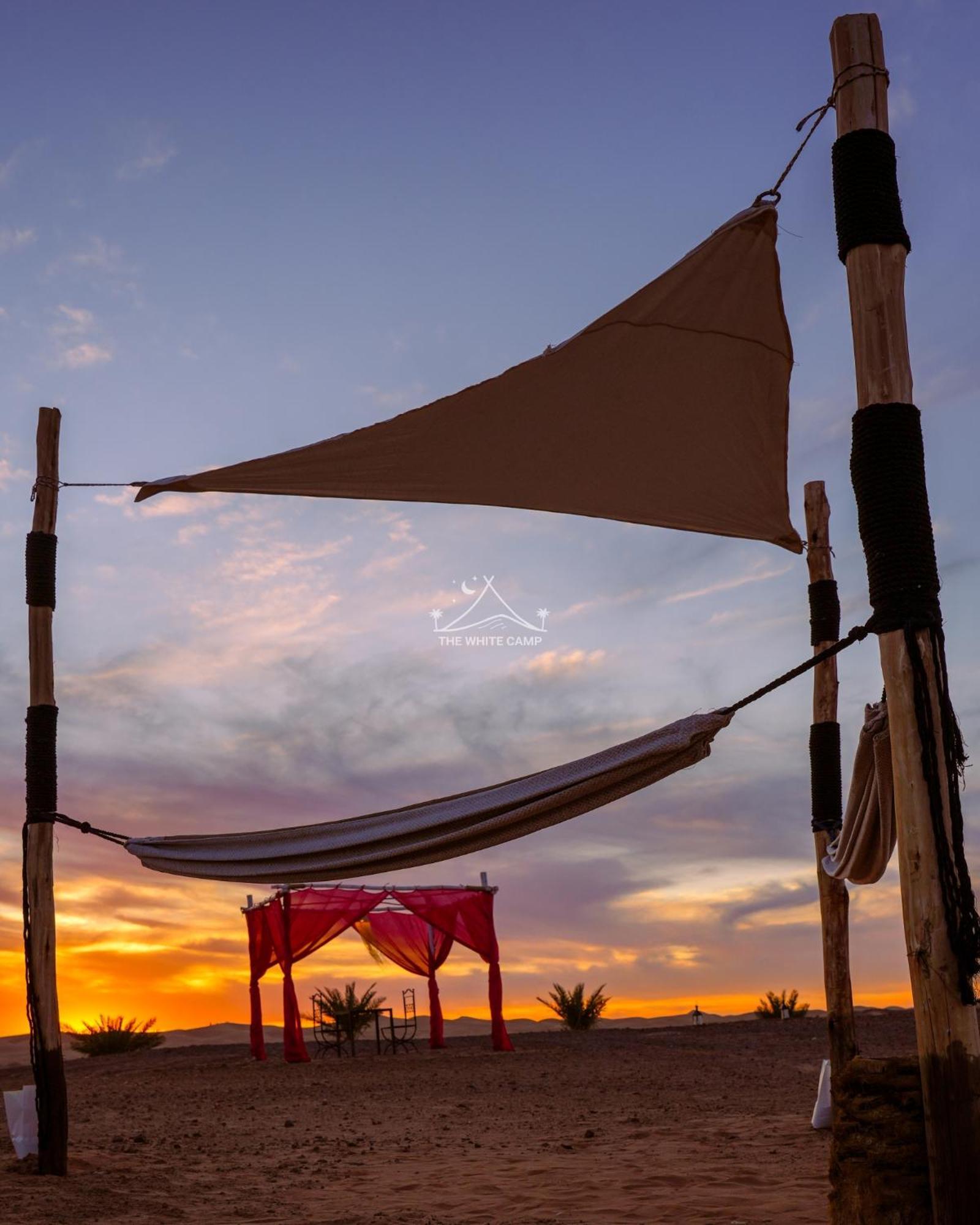 The White Camp - Your Merzouga Luxury Desert Camp & Erg Chebbi Dunes Camel Riding Dış mekan fotoğraf
