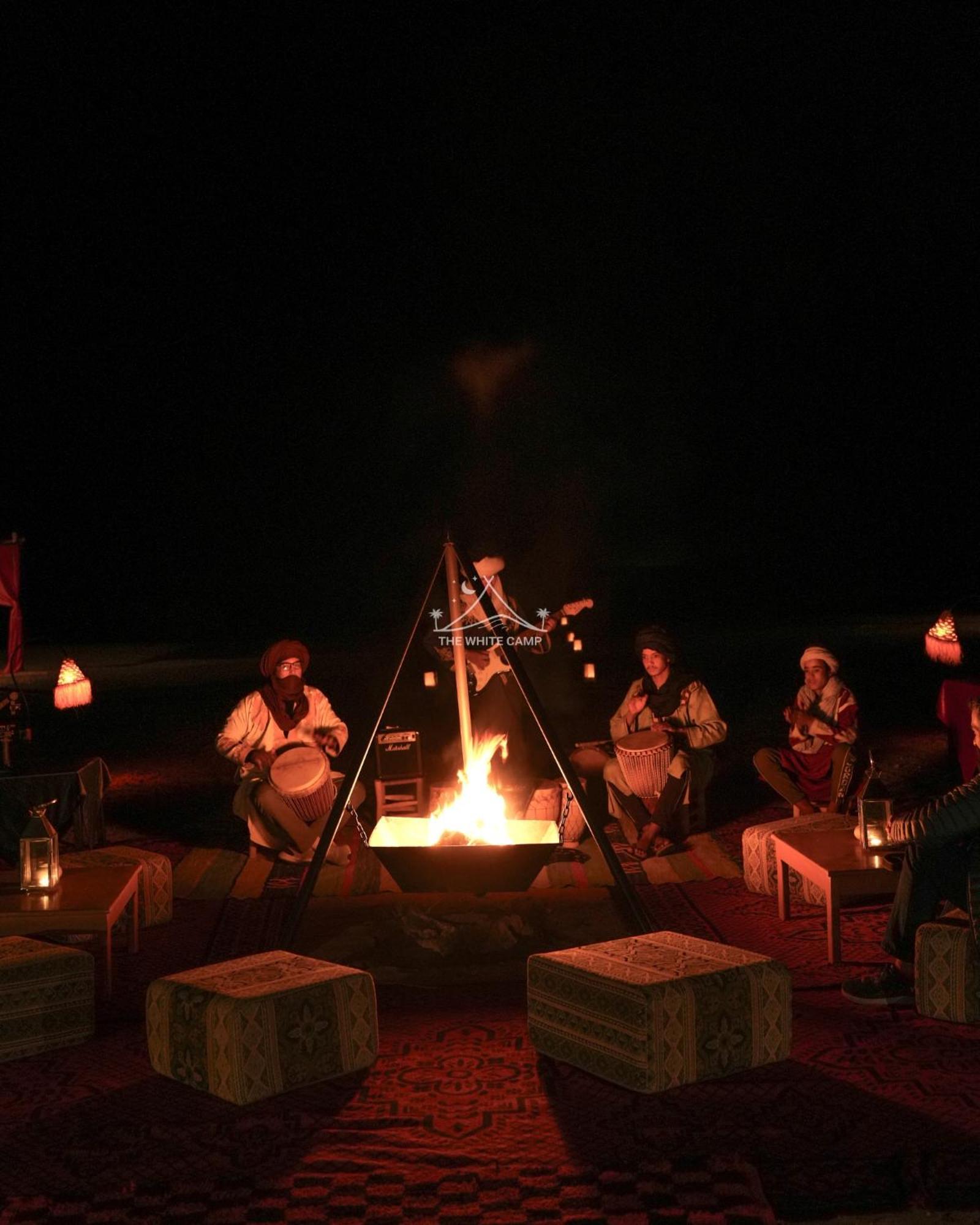 The White Camp - Your Merzouga Luxury Desert Camp & Erg Chebbi Dunes Camel Riding Dış mekan fotoğraf