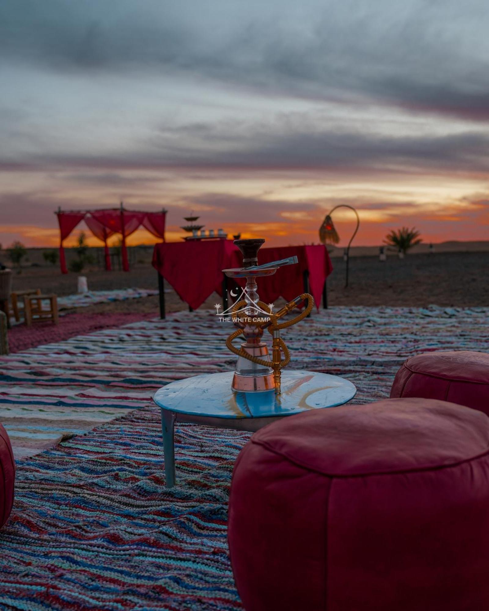 The White Camp - Your Merzouga Luxury Desert Camp & Erg Chebbi Dunes Camel Riding Dış mekan fotoğraf