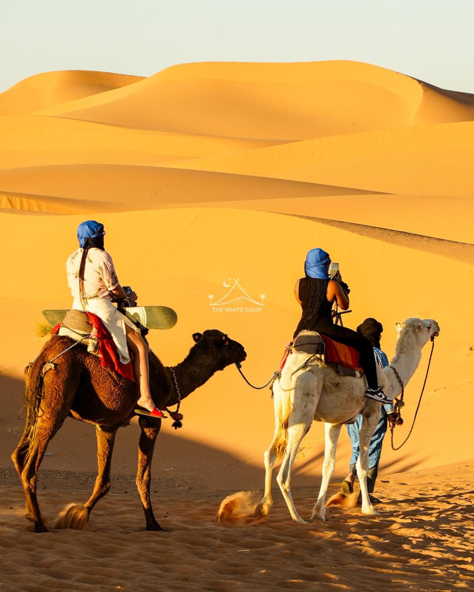 The White Camp - Your Merzouga Luxury Desert Camp & Erg Chebbi Dunes Camel Riding Dış mekan fotoğraf
