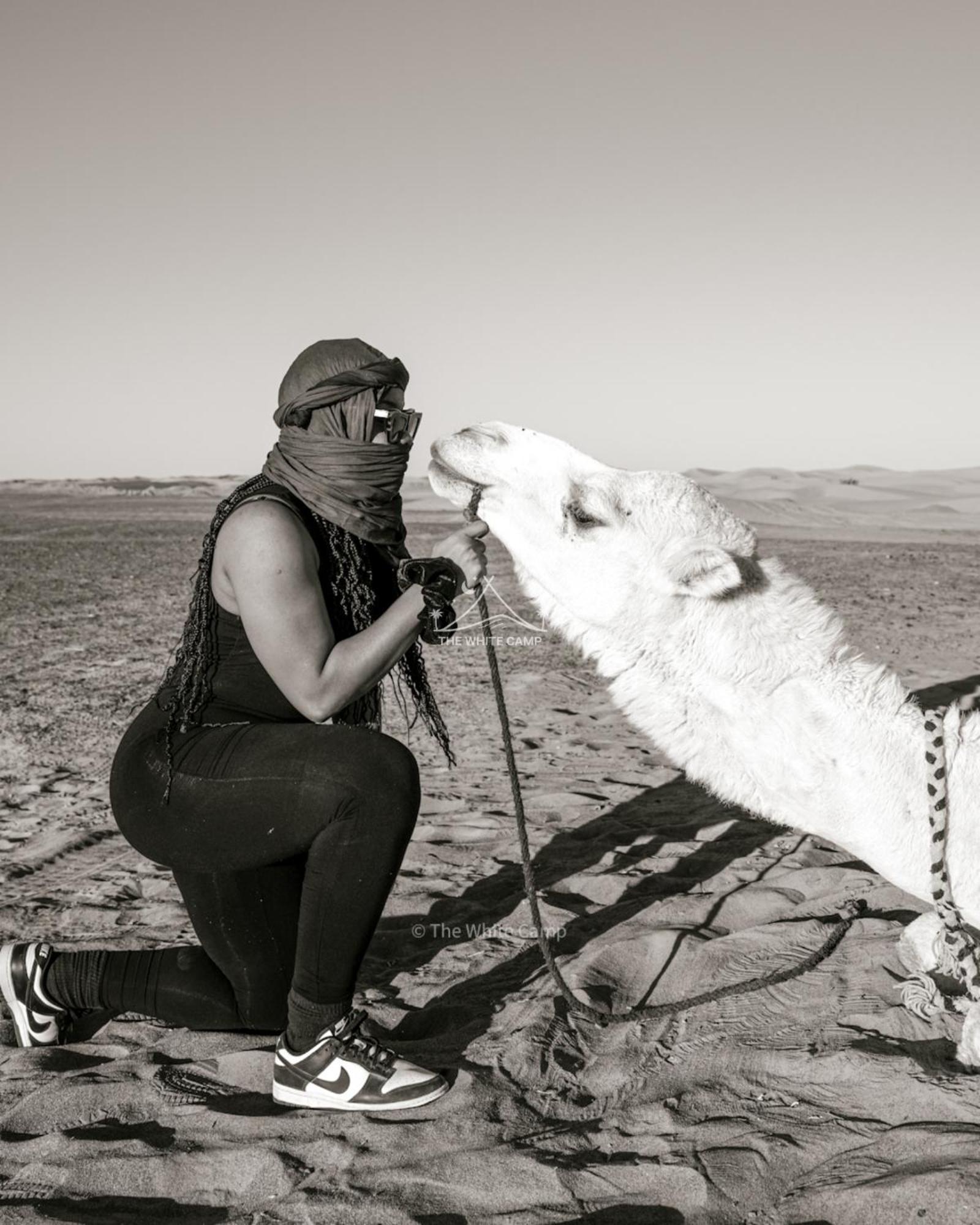 The White Camp - Your Merzouga Luxury Desert Camp & Erg Chebbi Dunes Camel Riding Dış mekan fotoğraf