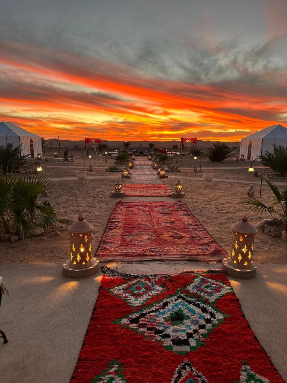 The White Camp - Your Merzouga Luxury Desert Camp & Erg Chebbi Dunes Camel Riding Dış mekan fotoğraf